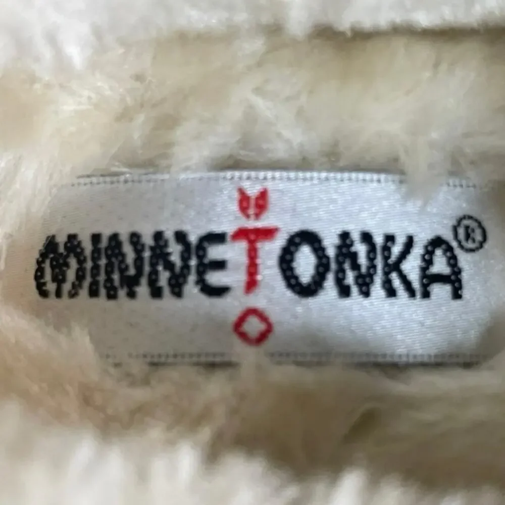 Minnetonka Toddler Tan Leather Moccasin Slippers With Faux Fur Lining Size-7